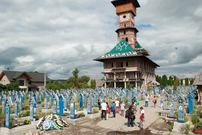 Веселое кладбище в Румынии редакционное изображение. изображение  насчитывающей покрашено - 95073460