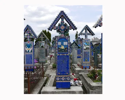 12 фото уникального «Веселого кладбища» в Румынии | ZI.ua