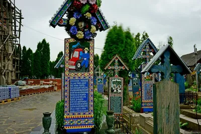 СТАРЫЕ КЛАДБИЩА | «Весёлое» кладбище в Румынии | Facebook