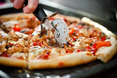 Попробуйте сделать пиццу Пепперони по этому рецепту: получится вкуснее, чем  в ресторане