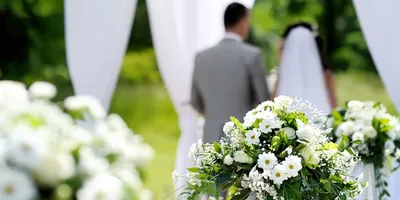 Стильная бело-зеленая свадьба