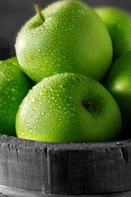 Зеленые яблоки iPhone 4 (4S) обои - 640x960