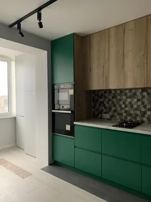 Зеленая кухня в интерьере темного и салатового цвета | 100кухонь