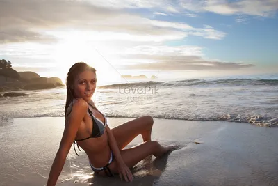 Девушка на пляже | Пикабу