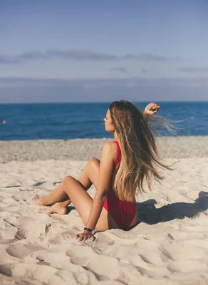 Красивые девушки женщин бикини на пляже Стоковое Изображение - изображение  насчитывающей люди, счастливо: 64535323