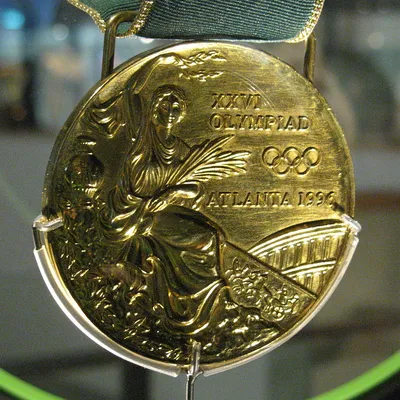 Золотая медаль «Сталин И. В. Генералиссимус Советского Союза»