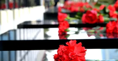 В Баку почтили память жертв трагедии 20 Января - видеорепортаж