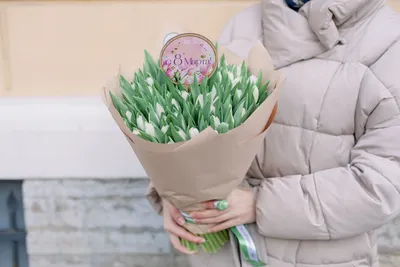 Тюльпаны и мимоза - традиционный букет на 8 марта - Скачайте на Davno.ru |  Акварельные открытки, Цветочные картины, Рисование цветов
