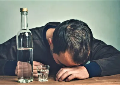 Мужской алкоголизм: симптомы, причины, стадии, лечение, профилактика в  домашних условиях