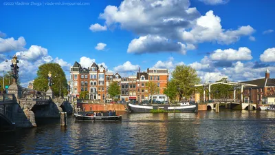 нидерландские дома вдоль реки амстел. амстердам нидерланды Редакционное  Изображение - изображение насчитывающей город, праздник: 223181000