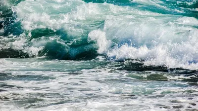 Анимированные пузыри в открытом выплеске открытого моря на белом фоне  Стоковое Фото - изображение насчитывающей подача, цвет: 185241888
