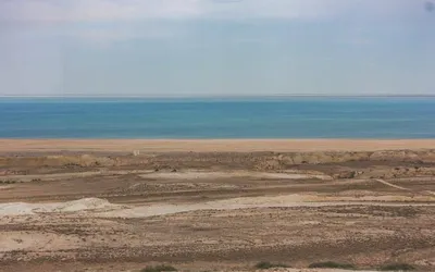 Сравнение: Аральское море с узбекской и казахстанской стороны – ЛИВЕНЬ