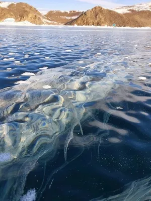 На Байкал зимой: когда и где найти красивый лед?