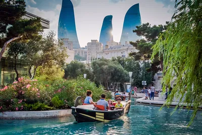 Баку стал самым популярным городом у россиян на майские праздники -  28.04.2023, Sputnik Азербайджан