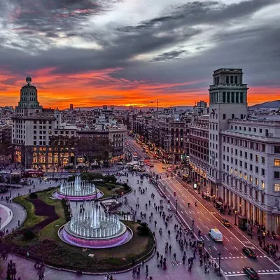 Барселона толпилась вид сверху района города Стоковое Изображение -  изображение насчитывающей переполненный, город: 178606017