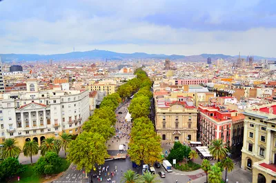 Барселона, Испания, находится в центре города на рассвете Стоковое Фото -  изображение насчитывающей зодчества, строя: 164290106