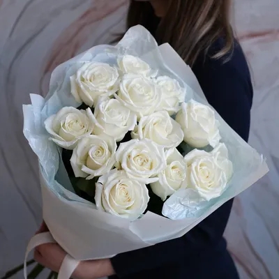 53 белые розы (70 см) – купить оптом и в розницу в Москве и Московской  области – Городская База Цветов