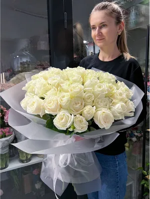 Купить Букет из 51 белой розы (50 см) с доставкой в Омске - магазин цветов  Трава