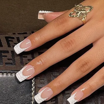 Маникюр на длинные ногти. Идеальный белый френч 2019-2020: фото, новинки  дизайна ногтей | Gold nails, Perfect nails, Manicure