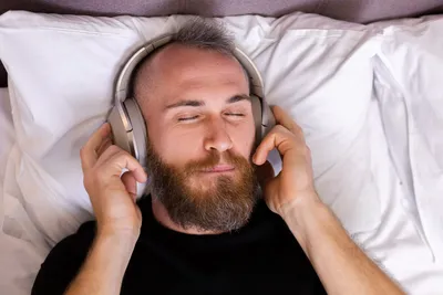 Белый шум: что это, как влияет на сон и где слушать