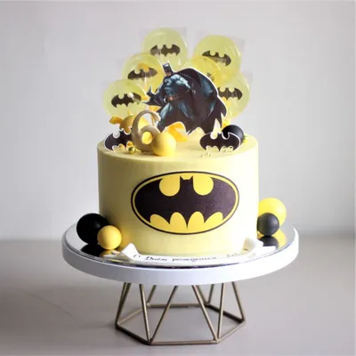 Домашний тортик - Торт \"Бэтмен\". Маковые коржи, карамельный крем с орехами.  | Facebook