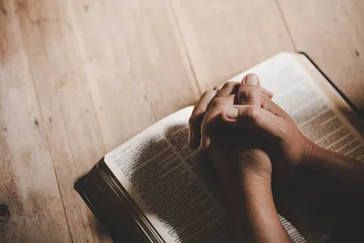 10 стихов из Библии для утешения в трудностях