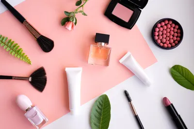 The Ultimate Guide on How to Start a Beauty Business | Looka