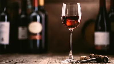 Ученые: Два бокала вина в день помогают сжигать жир - Российская газета