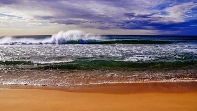 Большие океанские волны в качестве фона. Фон открытого моря от вид сверху.  Море и пляж. От того и от беспилотников. Бали, Индонези Стоковое  Изображение - изображение насчитывающей ясность, трутень: 201537327