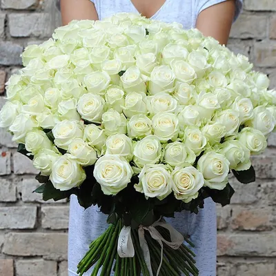 Букет белые розы 51 шт в белой упаковке «Ты моя нежность» • Доставка  букетов в Санкт-Петербурге