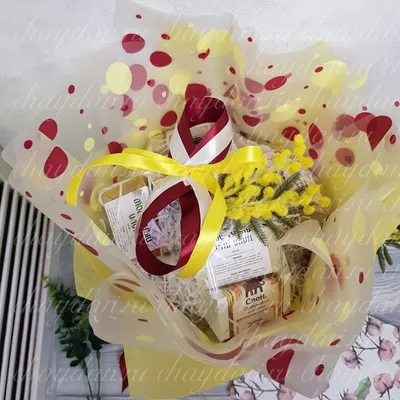 Сладкие подарки от компании Sweetgift девушкам на 8 марта. Букеты из фруктов,  ягод и конфет, подарочные наборы и другие презенты.