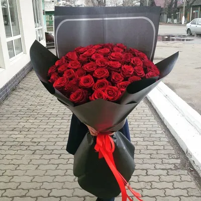 Букет из 75 красных роз 50 см. в Санкт-Петербурге. Красные от официального  производителя с доставкой.