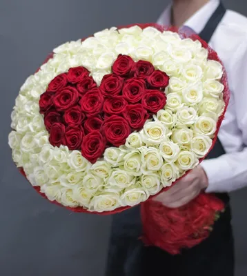 Зимний букет красных роз с нобилисом «Concept»