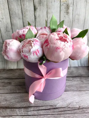 Бело-розовый букет пионов от Lotlike.ru в Москве. Купить цветы.