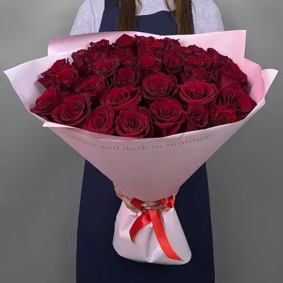 Купить Букет из красных и белых роз (50 см) с доставкой в Омске - магазин  цветов Трава