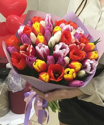 9 разноцветных тюльпанов микс по цене 2601 ₽ - купить в RoseMarkt с  доставкой по Санкт-Петербургу