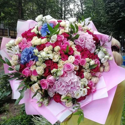 Огромный букет цветов за 17 090 руб. | Бесплатная доставка цветов по Москве