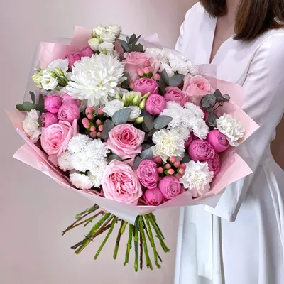 Красивый букет из 19 пионовидных и кустовых роз по цене 6876 руб. заказать  с доставкой по Москве - свежие цветы от интернет-магазина \"Во имя розы\"