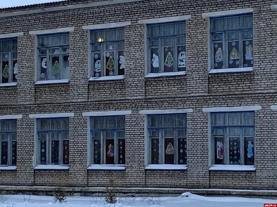 Трафареты для вырезания на окна на Новый год 2024: украшение окон, что  нужно для вырезания, трафареты Дракона, снежинки, елки, елочных игрушек и  не только