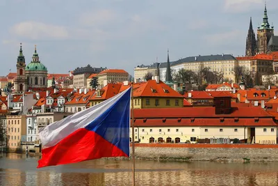 Чехия решила продлить запрет на выдачу виз россиянам еще на год — РБК