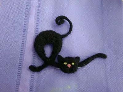 Черная кошка лежит на белом подоконнике Stock Photo | Adobe Stock