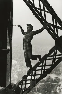 Рисунок Эйфелевой башни В париже. Черно-белая иллюстрация Иллюстрация  вектора - иллюстрации насчитывающей утюг, город: 193439274
