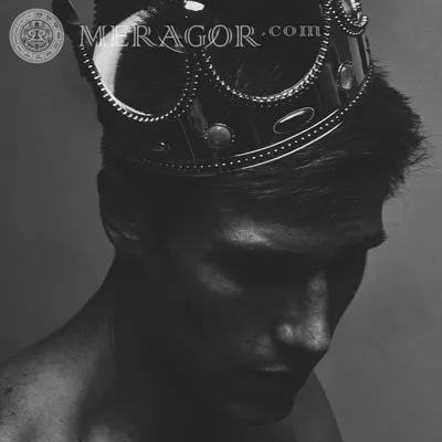 MERAGOR | Парень в короне черно белое фото на аву