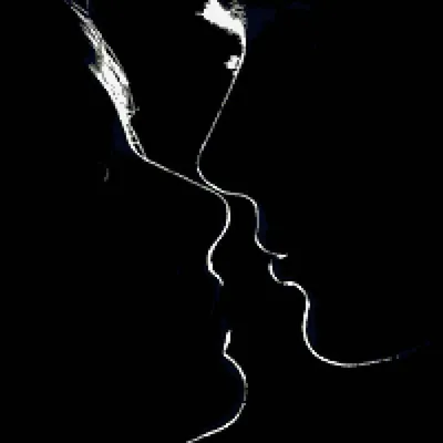 Поцелуй, белой гуашью на чёрной …» — создано в Шедевруме