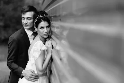 Свадебный фотограф в Москве - ЦВЕТНЫЕ ИЛИ ЧЕРНО- БЕЛЫЕ ФОТОГРАФИИ? ⠀ ⠀  Обычно, когда отдаю итоговые фото, (речь про свадебные) делаю небольшую  серию черно- белых фото, а иногда выбираю только некоторые фотографии