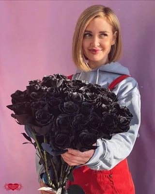 Белые и черные розы микс 25 штук 1 шт. купить с доставкой в Москве. Цена от  5320 ₽