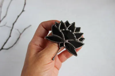 Черный лотос изолированный на серой предпосылке Стоковое Фото - изображение  насчитывающей флористическо, черный: 116331588