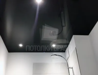 Черный глянцевый натяжной потолок в ванную комнату монтаж и установка в  Саратове