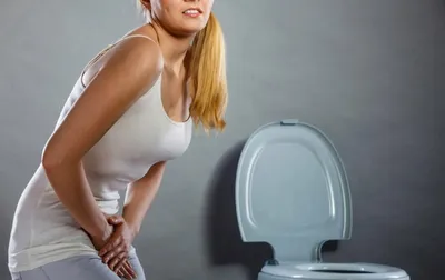 Опасно для здоровья: 3 серьезные причины перестать ходить в туалет с  телефоном