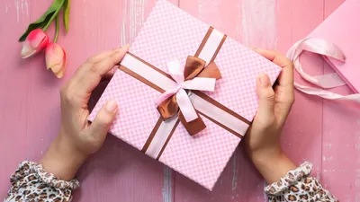 Подарок на 8 Марта своими руками. Оригинальные и приятные идеи подарков для  любимых женщин на 8 марта от интернет-магазина сладких подарков SweetGift